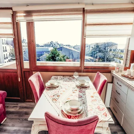7 People Large Family Or Friends Group 110mettee Squar İstanbul